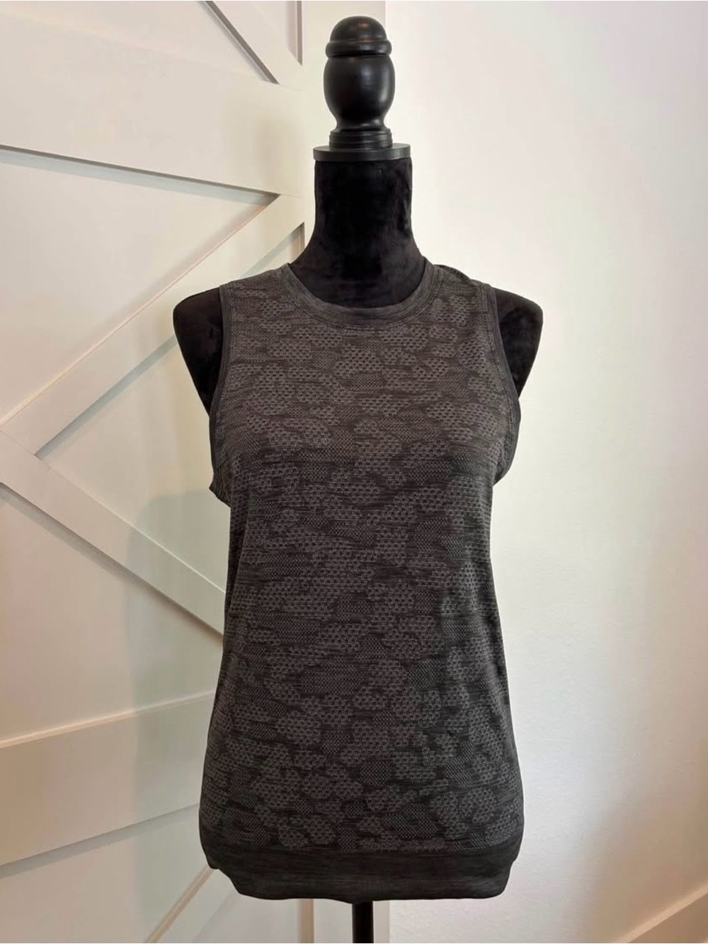 Lululemon Breeze By Muscle Tank (Polar Spots) - Size 6